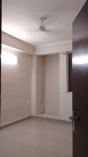 Furnished Amenities in 2 BHK Apartment at Amrapali Golf Homes, Sector 4 Greater Noida – for Rent