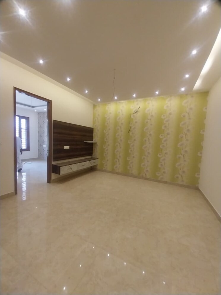 Bedroom, sector 17 3.5 Bedroom 2300 Sq.Ft. Apartment In Sector 17 Panchkula 9384167