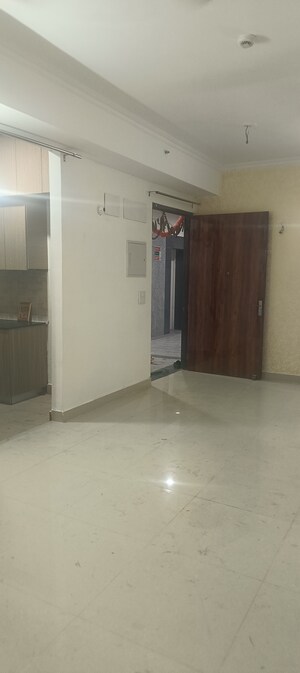 Room in 3 BHK Apartment at Amrapali Crystal Homes, Sector 76 – for Rent