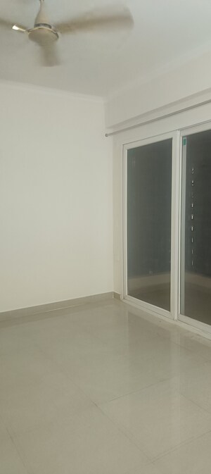 Room in 3 BHK Apartment at Amrapali Crystal Homes, Sector 76 – for Rent