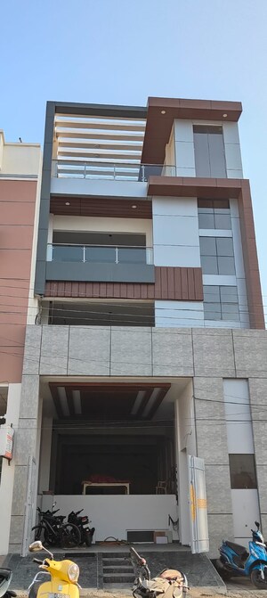  Showroom For Rent in Gomti Nagar