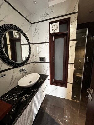 Master Bedroom in 2.5 BHK Apartment at Cosmos Executive, Sector 3 – for Rent