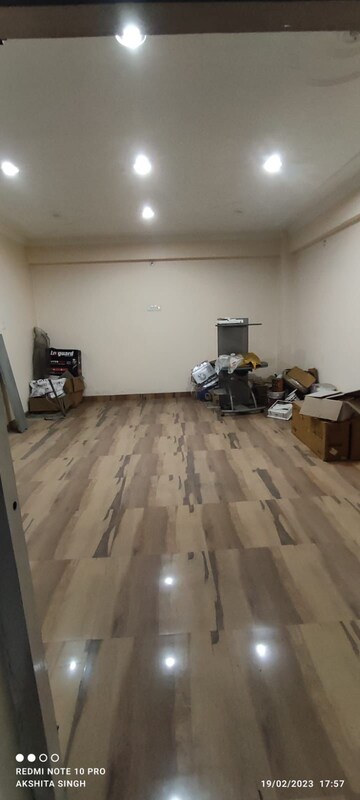 Team Area in  Showroom at Gomti Nagar – for Rent