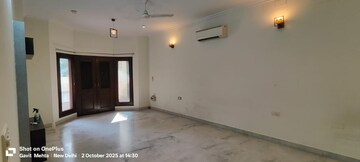 Room in 6 BHK Independent House at Sainik Farm – for Rent
