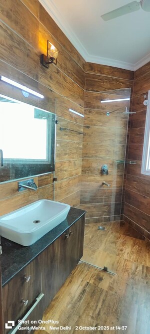 Furnished Amenities in 6 BHK Independent House at Sainik Farm – for Rent