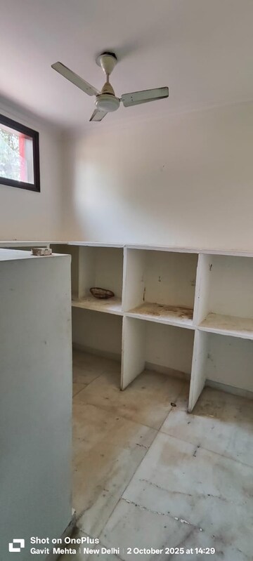 Furnished Amenities in 6 BHK Independent House at Sainik Farm – for Rent