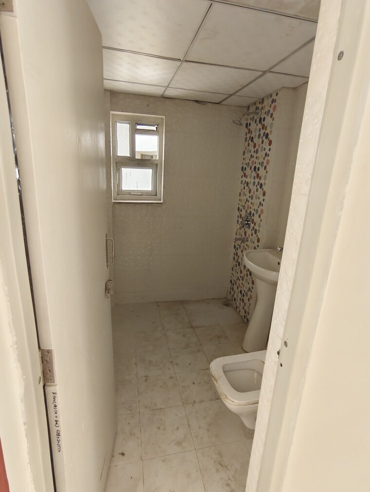 Bathroom, golf links 3 Bedroom 18000 Sq.Ft. Apartment In Golf Links Delhi 9384220