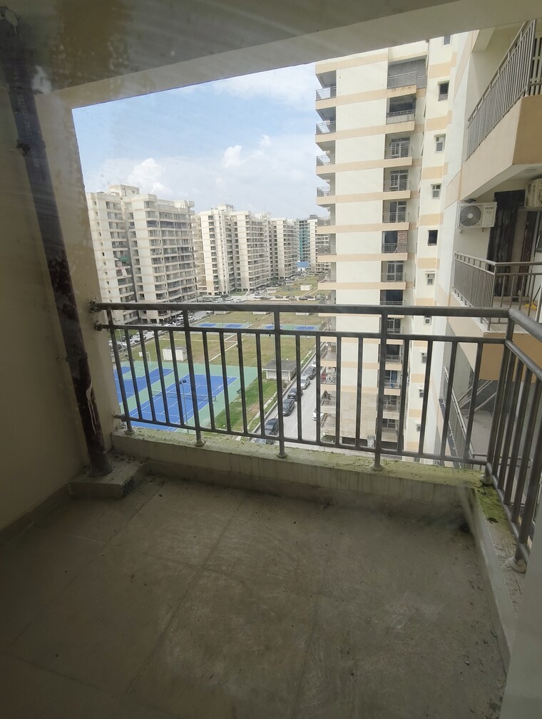 Balcony, golf links 3 Bedroom 18000 Sq.Ft. Apartment In Golf Links Delhi 9384220