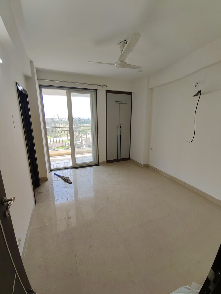 Room, sector 19b dwarka 3 Bedroom 1850 Sq.Ft. Apartment In Sector 19b Dwarka Delhi 9384221