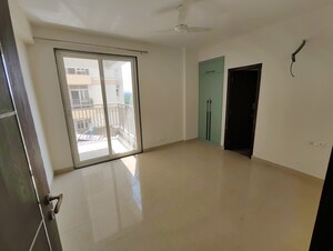 Room in 3 BHK Apartment at Sector 19b Dwarka – for Sale