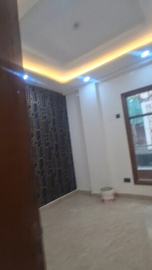 Building Lobby in 3 BHK Builder Floor at Fidato Honour Homes, Sector 89 – for Sale