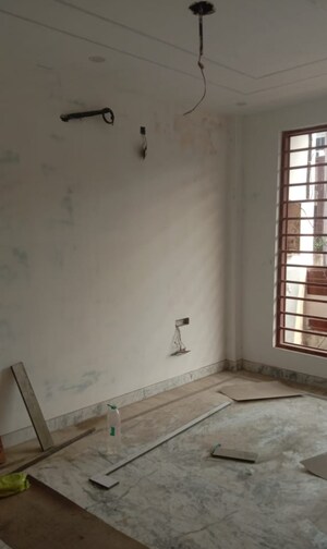 Room in 3 BHK Builder Floor at Chiranjiv Vihar – for Sale
