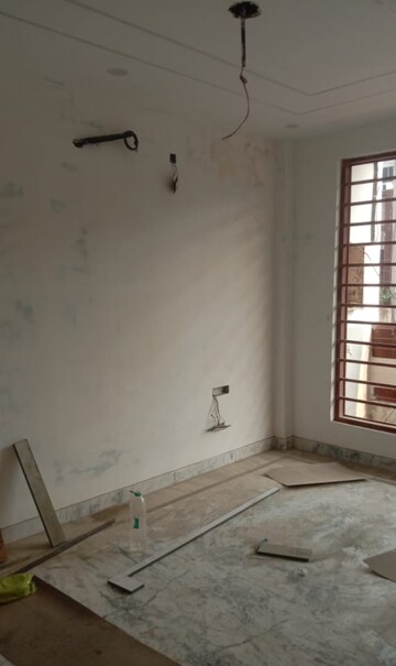 Room in 3 BHK Builder Floor at Chiranjiv Vihar – for Sale