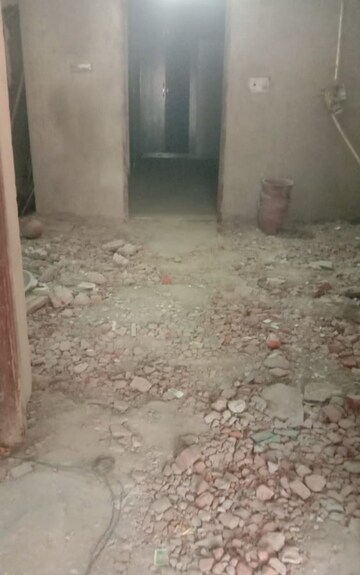 Parking in 5 BHK Independent House at Chiranjiv Vihar – for Sale