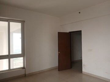 Room in 4 BHK Penthouse at Indiabulls Centrum Park, Sector 103 – for Rent