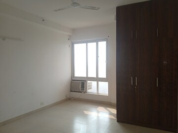 Room in 4 BHK Penthouse at Indiabulls Centrum Park, Sector 103 – for Rent