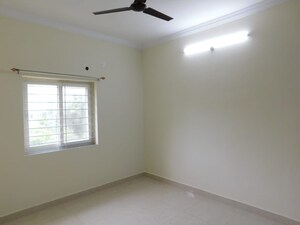 Room in 3 BHK Builder Floor at Kondapur – for Rent