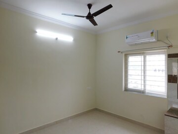 Room in 3 BHK Builder Floor at Kondapur – for Rent