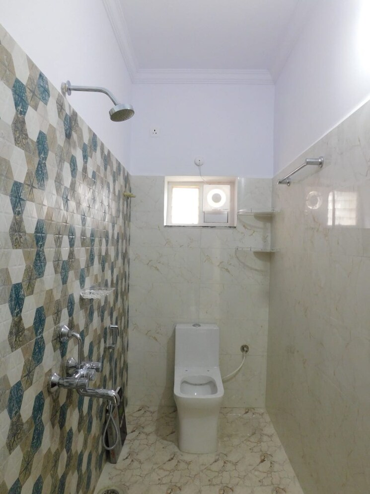 Bathroom, kondapur 3 Bedroom 2000 Sq.Ft. Builder Floor In Kondapur Hyderabad 9384256