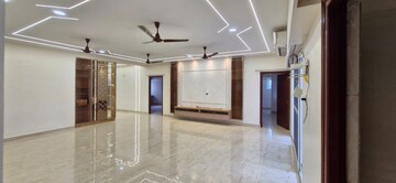 Room in 4 BHK Builder Floor at Kondapur – for Rent
