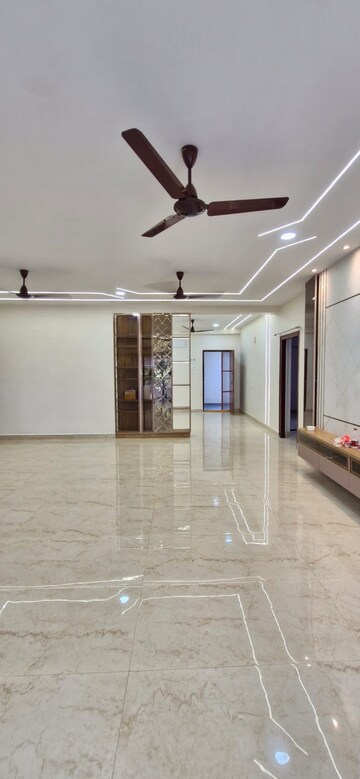 Room in 4 BHK Builder Floor at Kondapur – for Rent