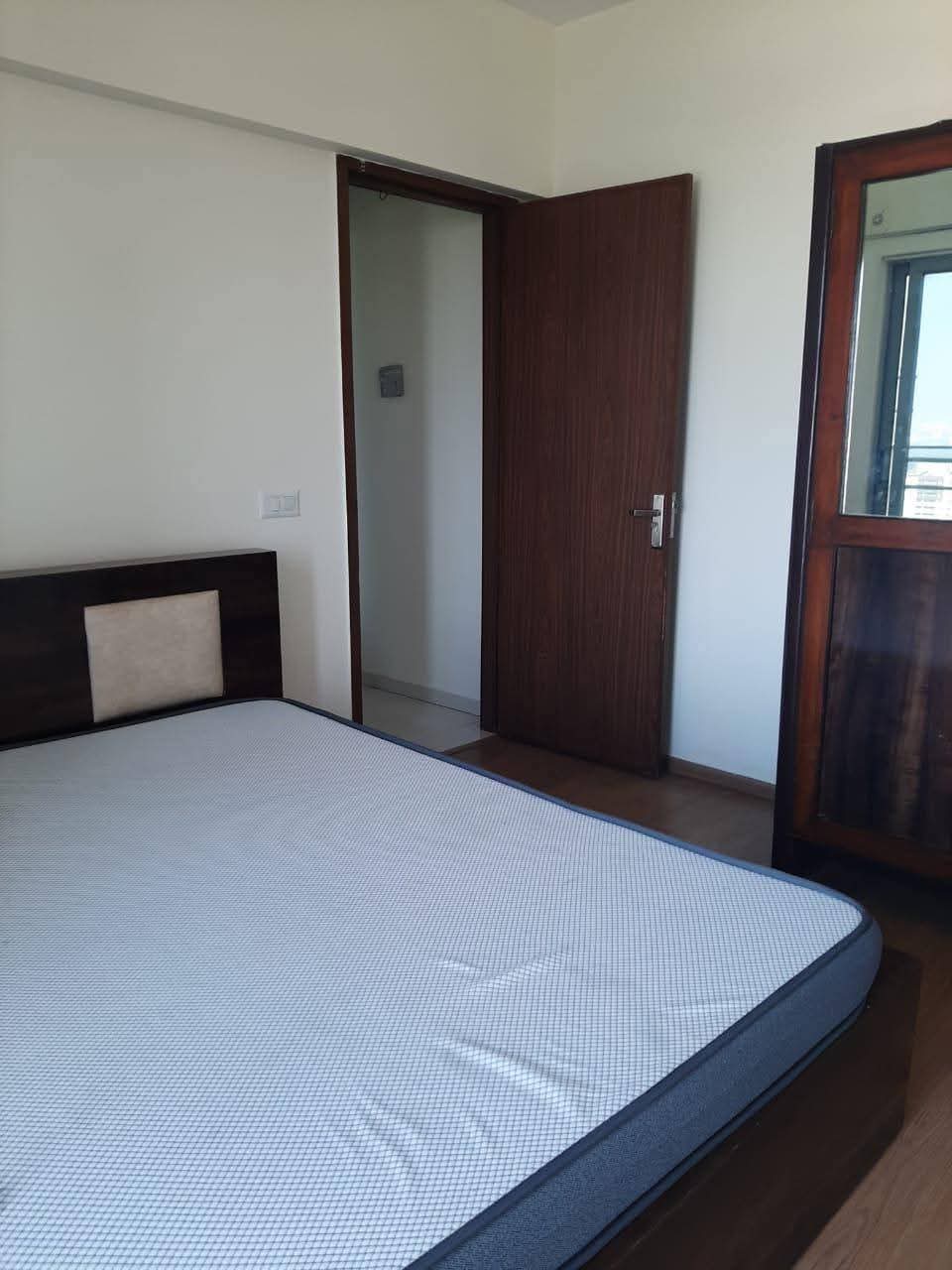 1 BHK Apartment For Rent in Amanora Adreno Towers