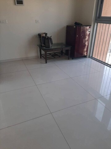 Room in 1 BHK Apartment at Amanora Adreno Towers, Hadapsar – for Rent