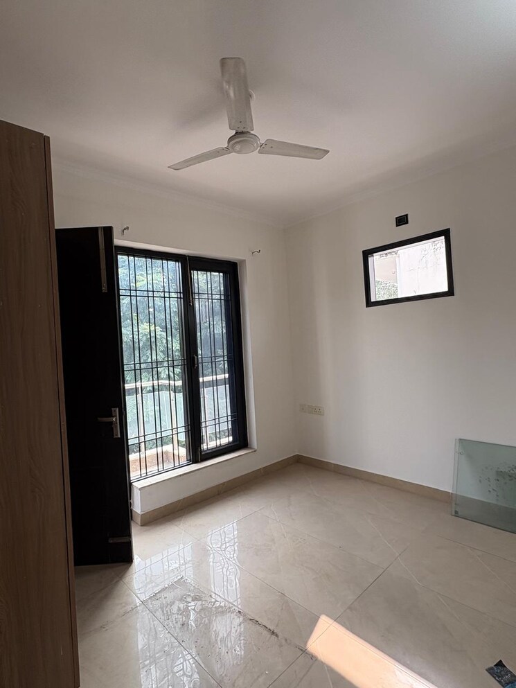 Room, sector 46 2 Bedroom 1458 Sq.Ft. Builder Floor In Sector 46 Gurgaon 9384279