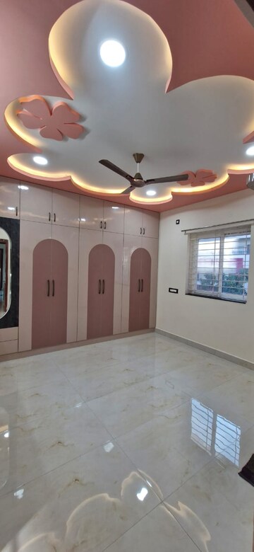 Room in 3 BHK Builder Floor at Kondapur – for Rent