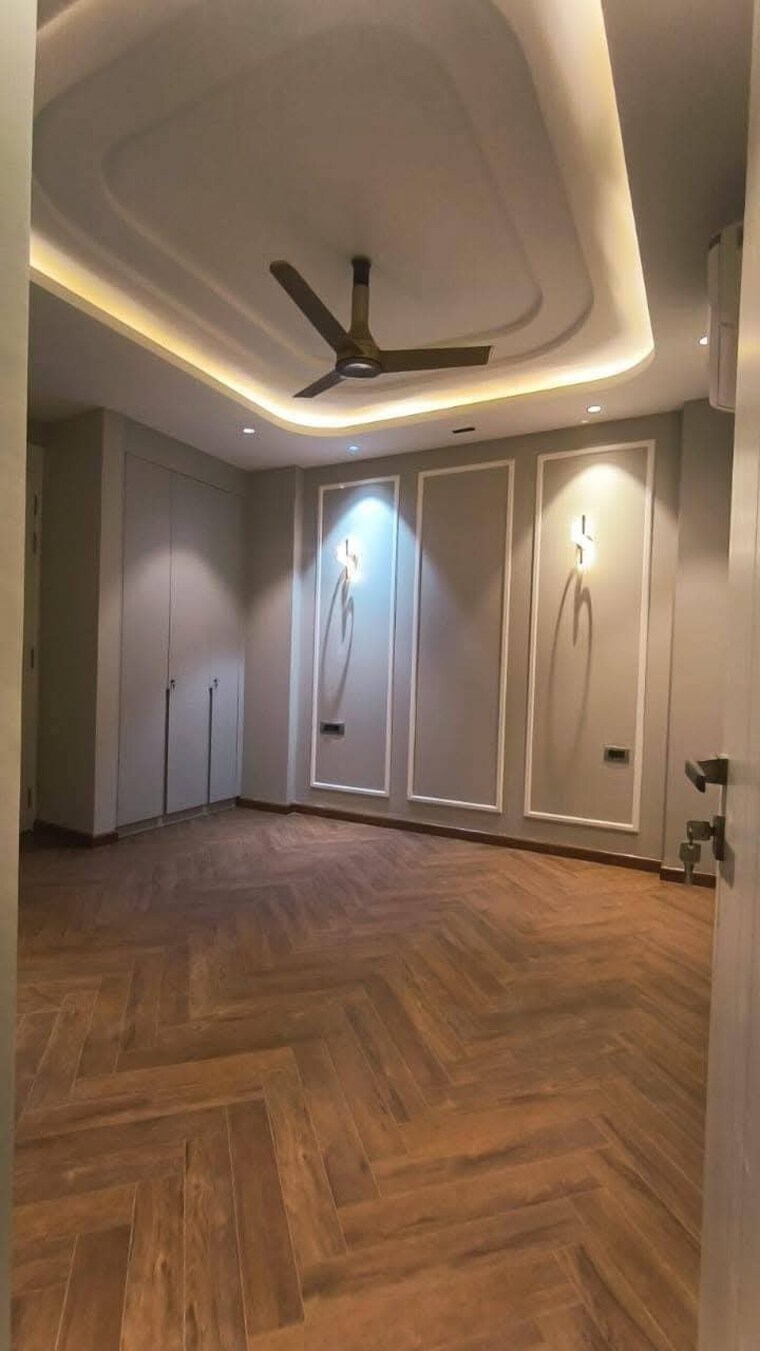 Master Bedroom, sector 18 3.5 Bedroom 1960 Sq.Ft. Builder Floor In Sector 18 Gurgaon 9384358