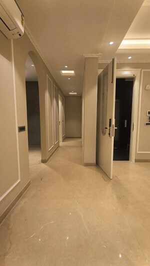 Building Lobby in 3.5 BHK Builder Floor at Sector 18 – for Rent