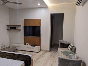 Living Room in 3.5 BHK Builder Floor at Sector 18 – for Rent