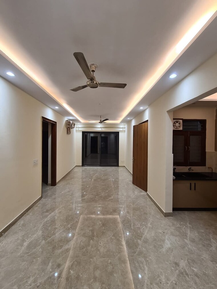 Room, sector 18 3.5 Bedroom 1960 Sq.Ft. Builder Floor In Sector 18 Gurgaon 9384358