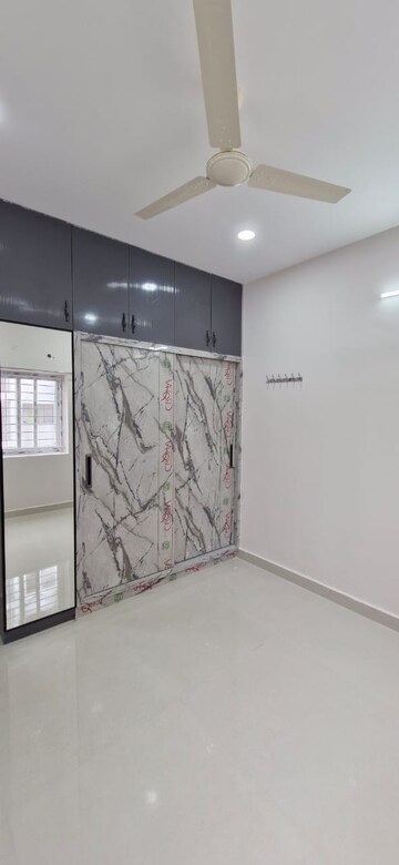 Room in 3 BHK Builder Floor at Kondapur – for Rent