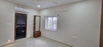 Room in 3 BHK Builder Floor at Kondapur – for Rent