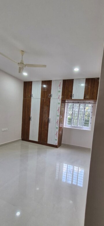 Room in 3 BHK Builder Floor at Kondapur – for Rent