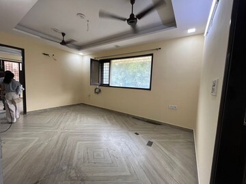 Room in 2.5 BHK Apartment at Navbharat Apartments, Paschim Vihar – for Rent