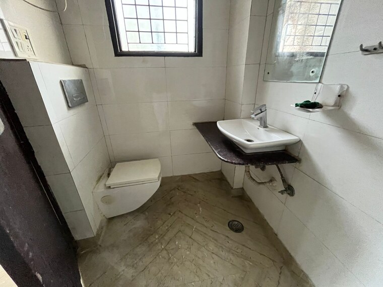Bathroom, navbharat-apartments 2.5 Bedroom 1000 Sq.Ft. Apartment In Paschim Vihar Delhi 9384356