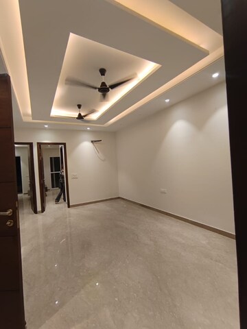 Room in 3 BHK Apartment at Shubh Niketan Apartments, Paschim Vihar – for Rent