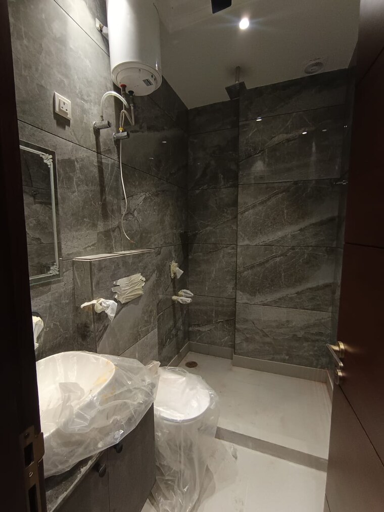 Bathroom, shubh-niketan-apartments 3 Bedroom 1250 Sq.Ft. Apartment In Paschim Vihar Delhi 9384362
