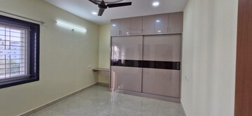 Room in 3 BHK Builder Floor at Kondapur – for Rent