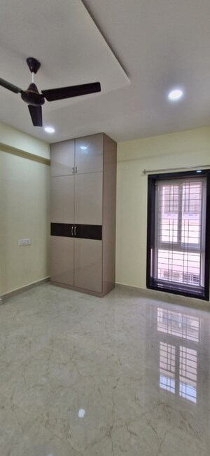 Room in 3 BHK Builder Floor at Kondapur – for Rent