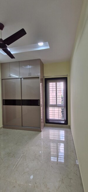 Room in 3 BHK Builder Floor at Kondapur – for Rent