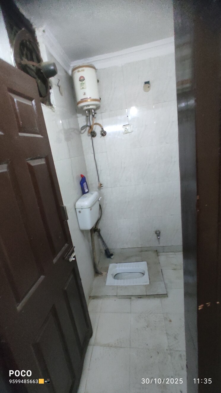 Attached Bathroom, tanishq-resident-welfare-association 2 Bedroom 800 Sq.Ft. Builder Floor In Mehrauli Delhi 9384383