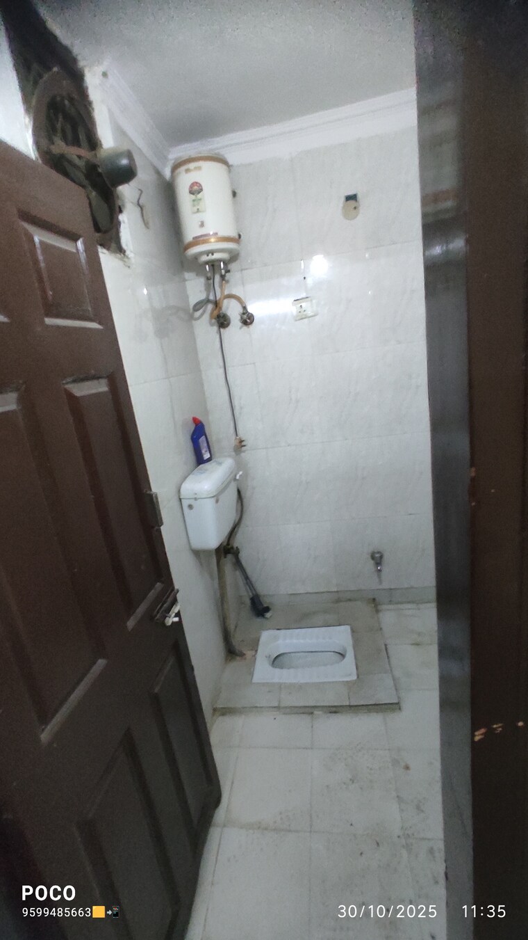 Attached Bathroom, tanishq-resident-welfare-association 2 Bedroom 800 Sq.Ft. Builder Floor In Mehrauli Delhi 9384383
