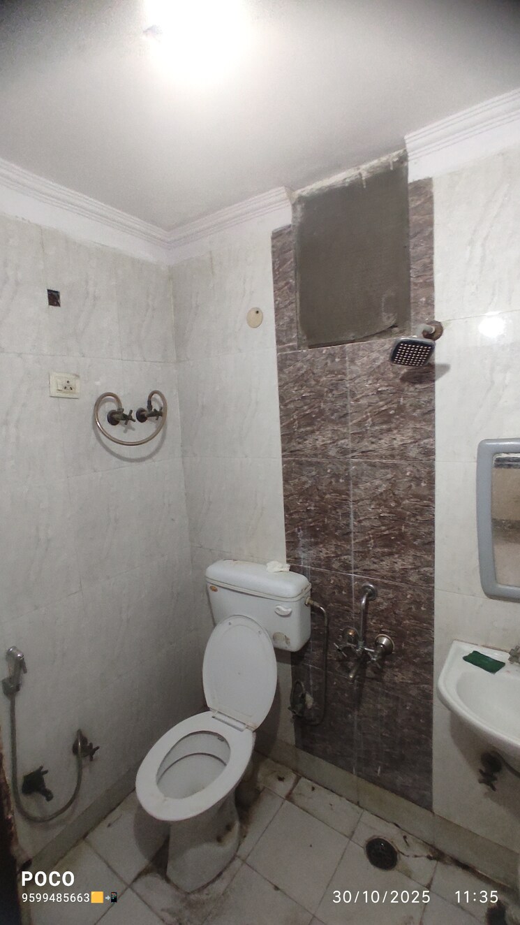 Bathroom, tanishq-resident-welfare-association 2 Bedroom 800 Sq.Ft. Builder Floor In Mehrauli Delhi 9384383