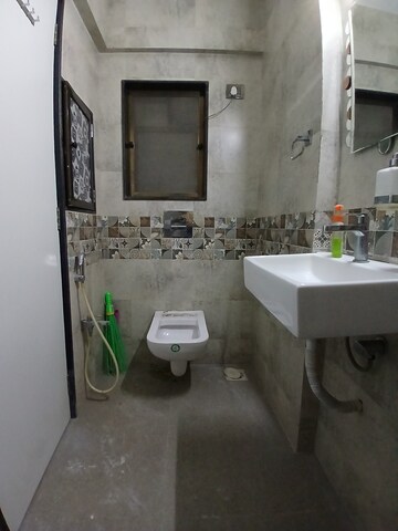 Furnished Amenities in 2 BHK Apartment at Mantri Park, Goregaon East – for Rent