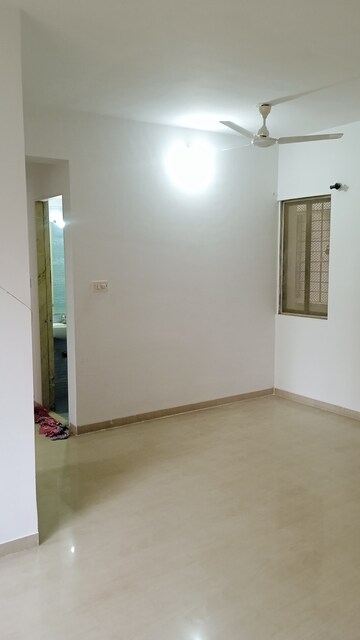Room in 2 BHK Apartment at Vijay Vilas Taurus Building 11 To 15, Ghodbunder Road – for Rent