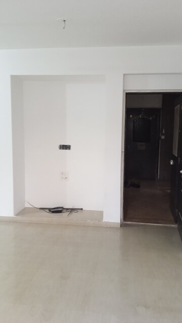 Room in 2 BHK Apartment at Vijay Vilas Taurus Building 11 To 15, Ghodbunder Road – for Rent