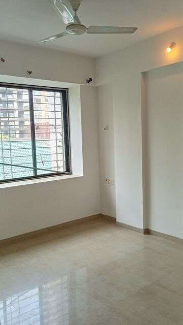 Room in 2 BHK Apartment at Vijay Vilas Taurus Building 11 To 15, Ghodbunder Road – for Rent